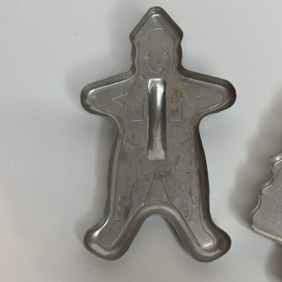 3 Vintage Christmas Tin Aluminum Cookie Cutters Gingerbread Man Santa Tree - Picture 7 of 9